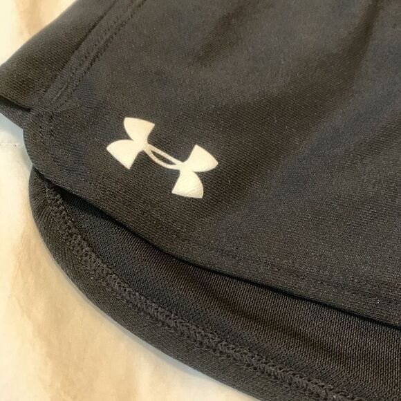 UNDERARMOUR, running shorts, small, with pockets - Picture 2 of 11